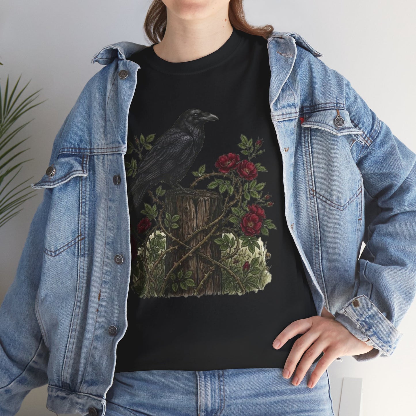 T-shirt Corbeau sur souche de rose — T-shirt graphique nature gothique