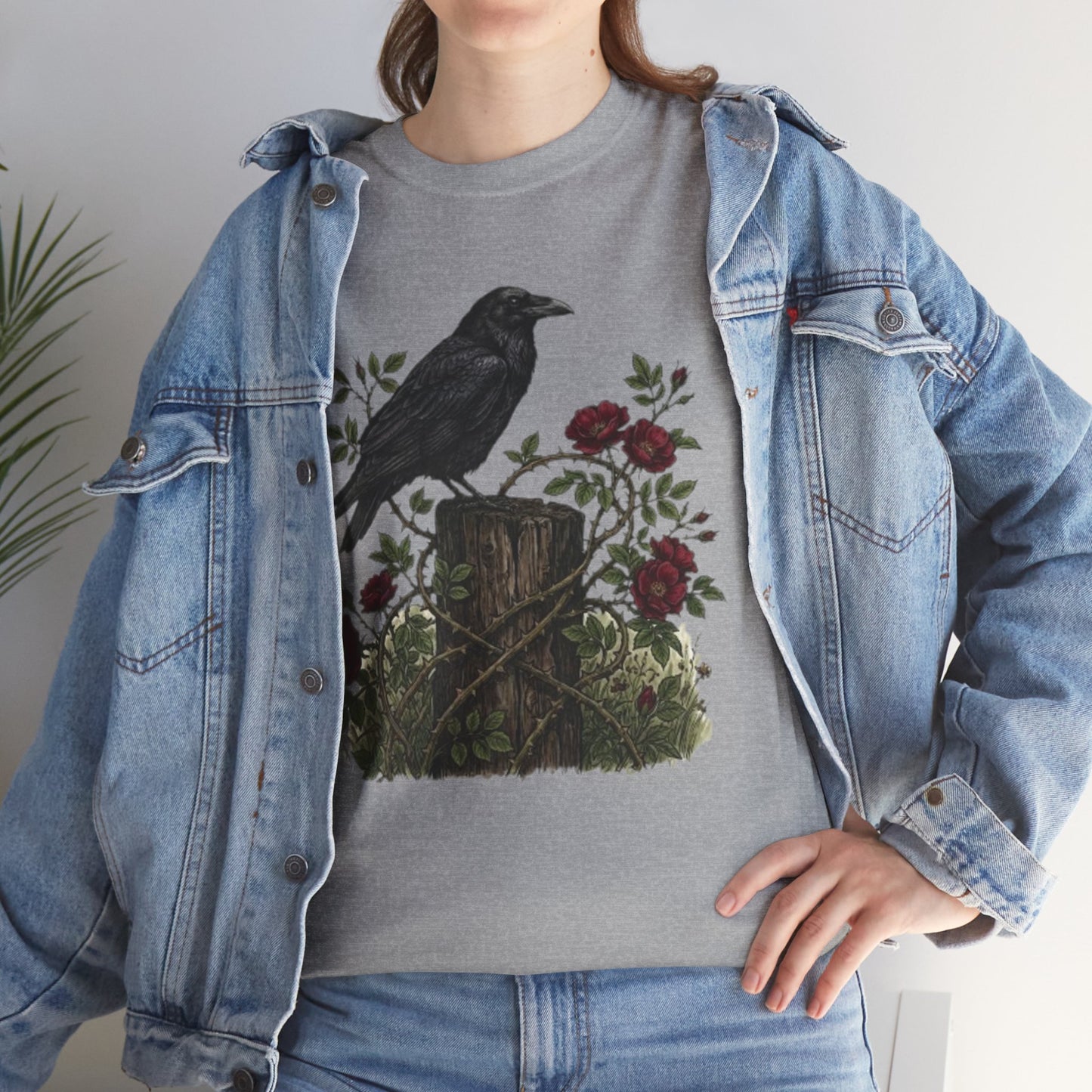 T-shirt Corbeau sur souche de rose — T-shirt graphique nature gothique